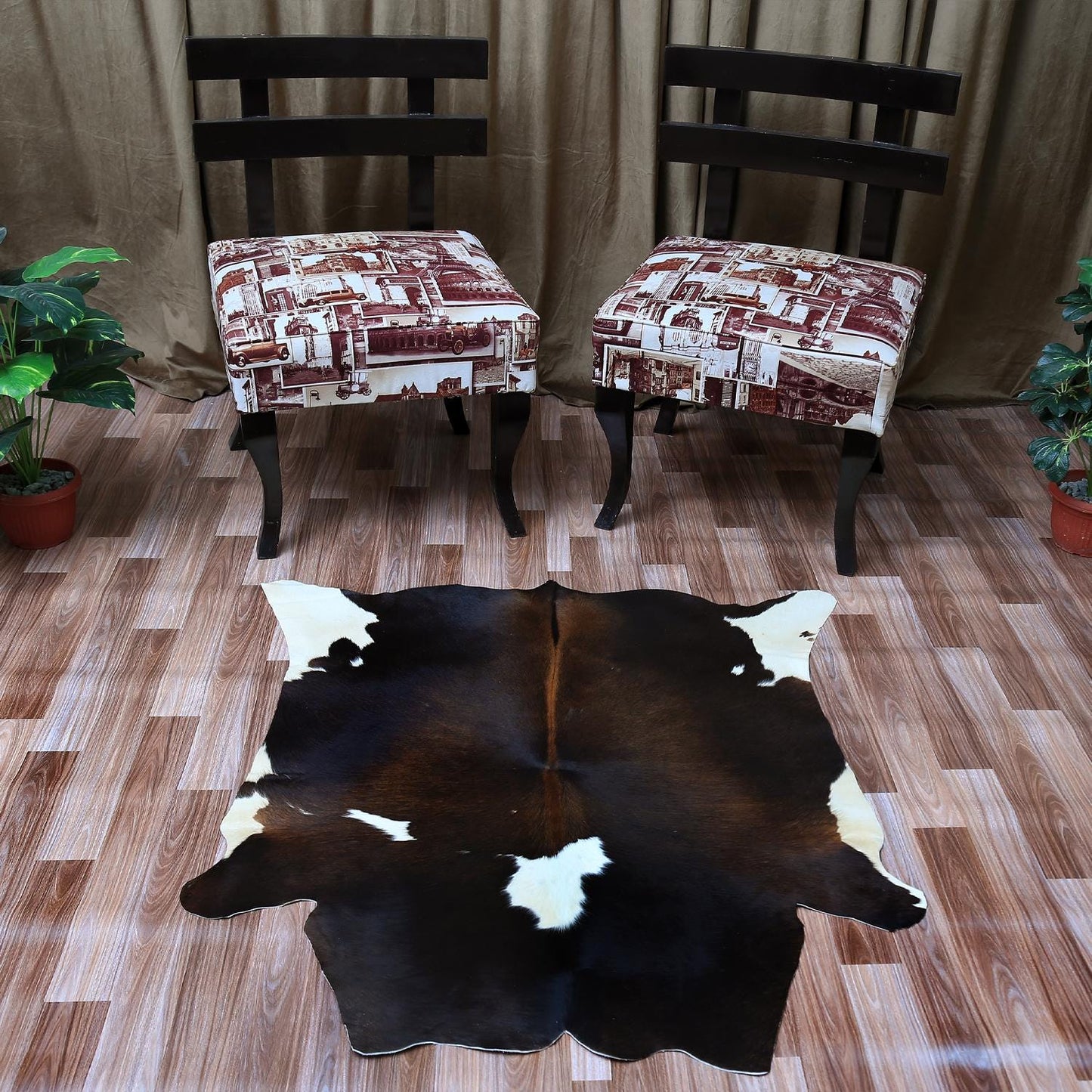 Luxurious Natural Cowhide Rug in Brown & White for Elegant Home Decor - Hypoallergenic, Non-Slip, High Quality, Unique - Versatile