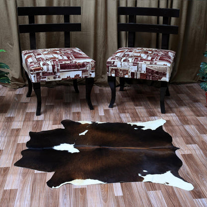 Luxurious Natural Cowhide Rug in Brown & White for Elegant Home Decor - Hypoallergenic, Non-Slip, High Quality, Unique - Versatile